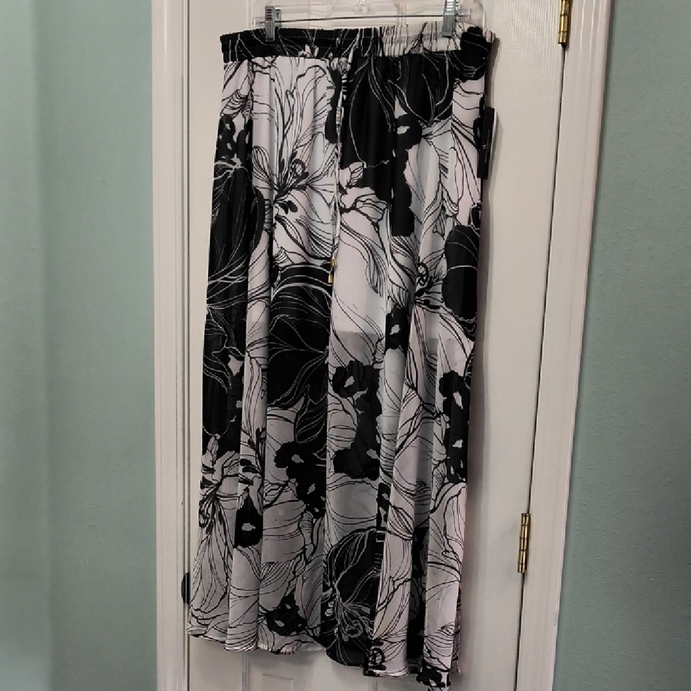 Worthington Black and White Floral Maxi Skirt L